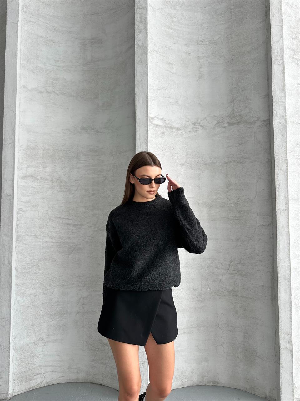 Bisiklet Yaka Yumuşak Siyah Oversize Kazak