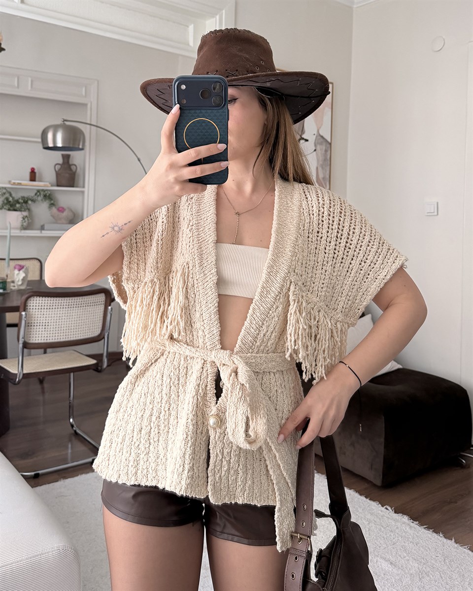 Bohem Püskül Detaylı Bej Triko Yelek