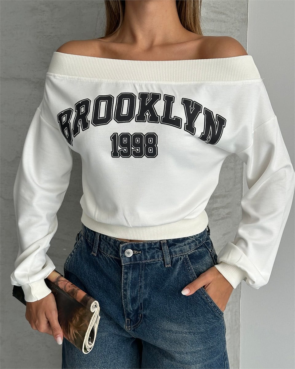 Brooklyn 1998 Baskılı Kayık Yaka Beyaz Bluz