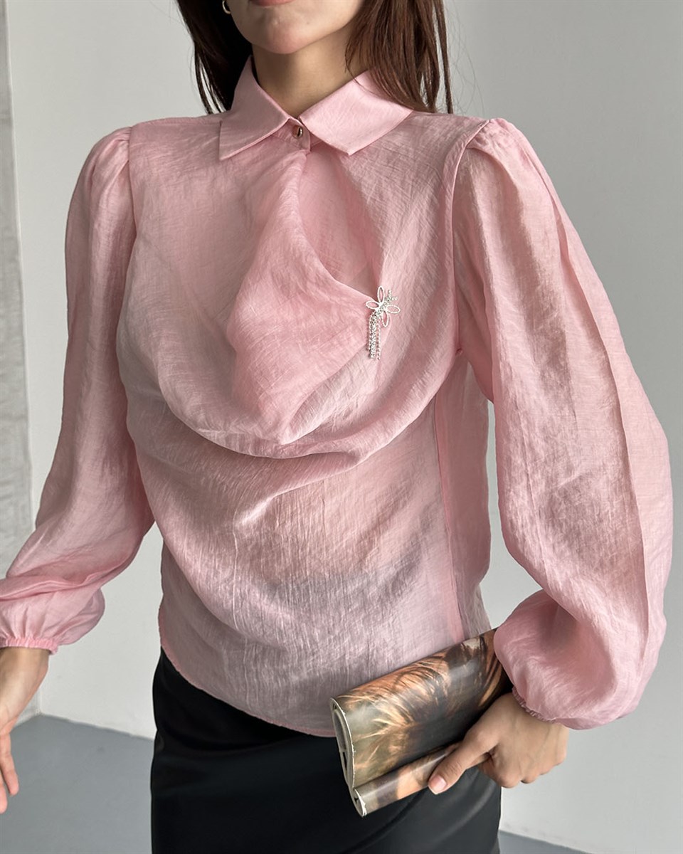 Elora Broş Detaylı Pudra Gömlek Bluz