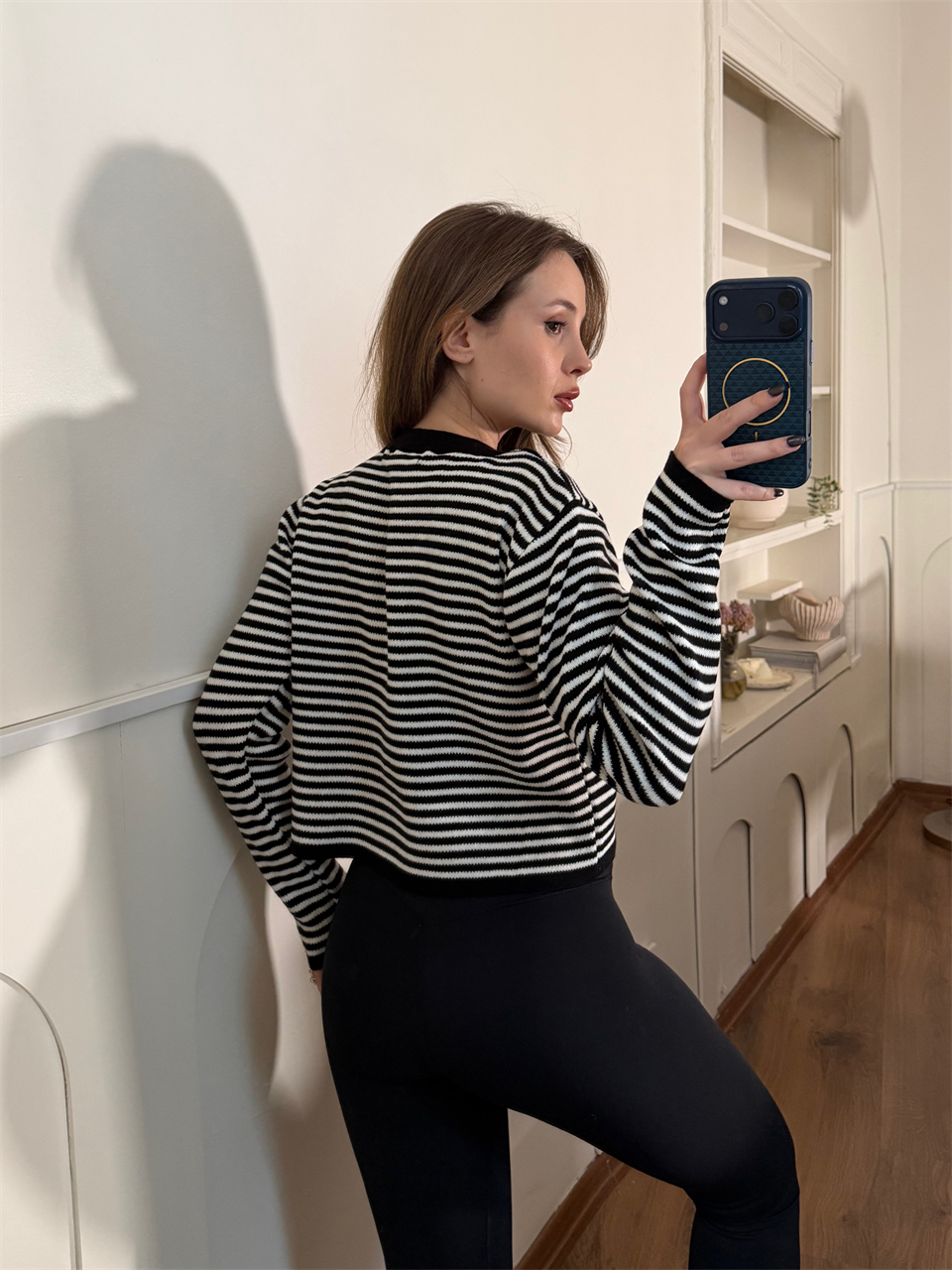 Çizgili Siyah Triko Hırka