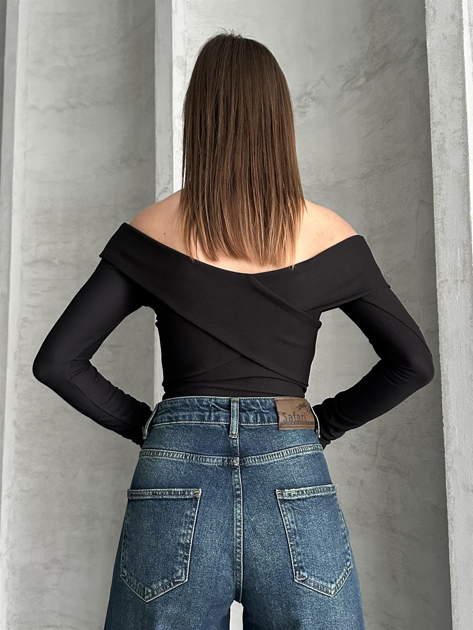 Çapraz Yaka Detay Siyah Bluz