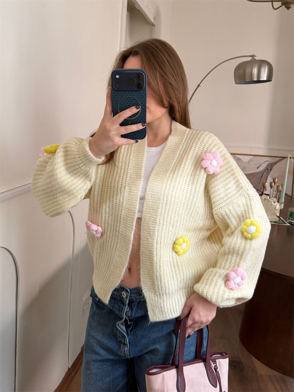 Çiçek Detaylı Ekru Triko Hırka