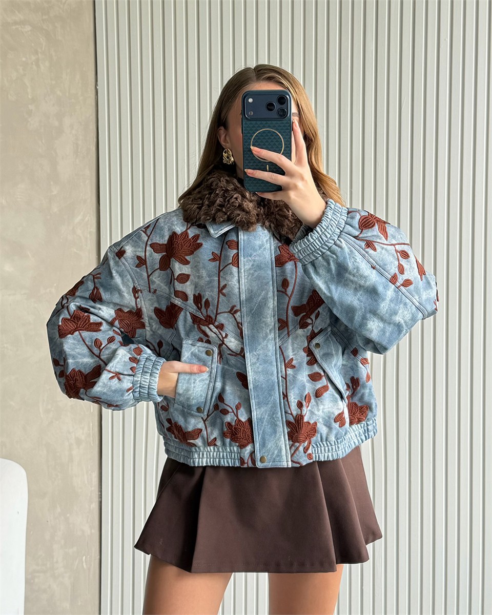 Çiçek İşlemeli Kürk Yakalı Denim Ceket