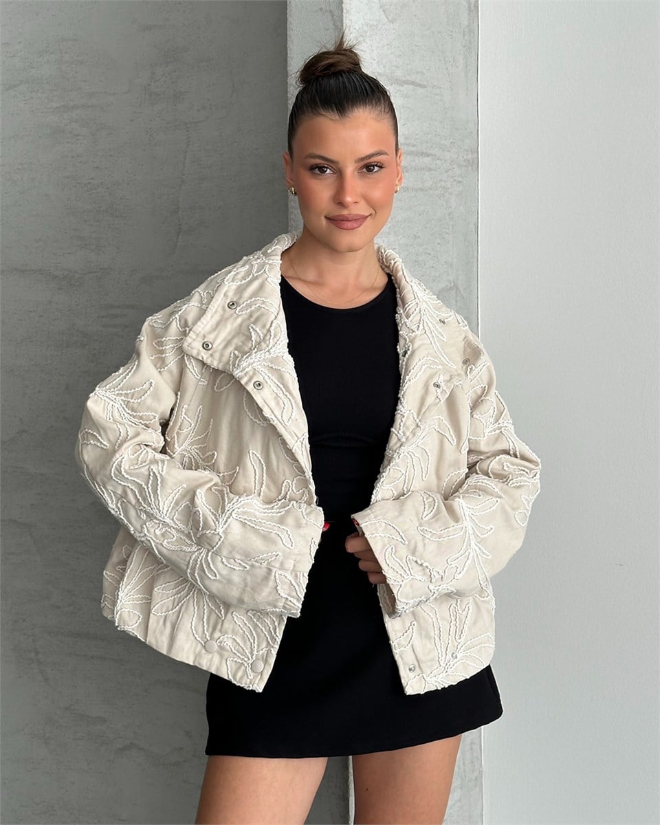 Çiçek Nakışlı Oversize Ekru Ceket