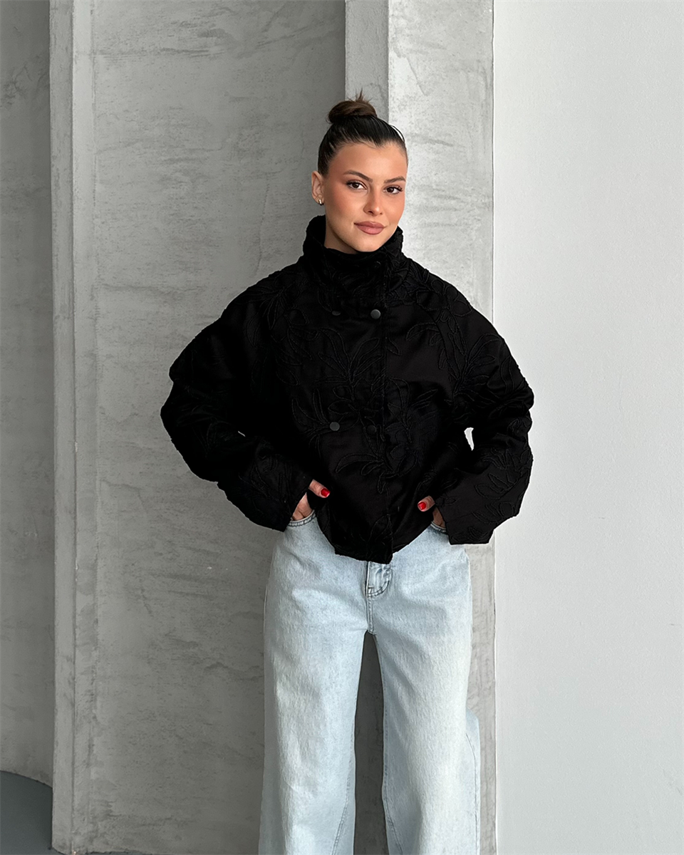 Çiçek Nakışlı Oversize Siyah Ceket