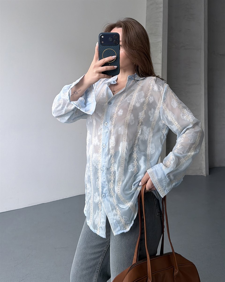 Çiçek Nakışlı Transparan Mavi Gömlek