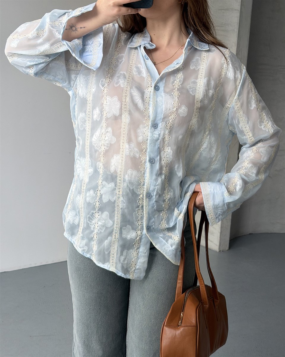 Çiçek Nakışlı Transparan Mavi Gömlek