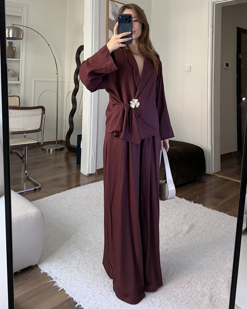 Çiçek Tokalı Bordo Kruvaze Takım