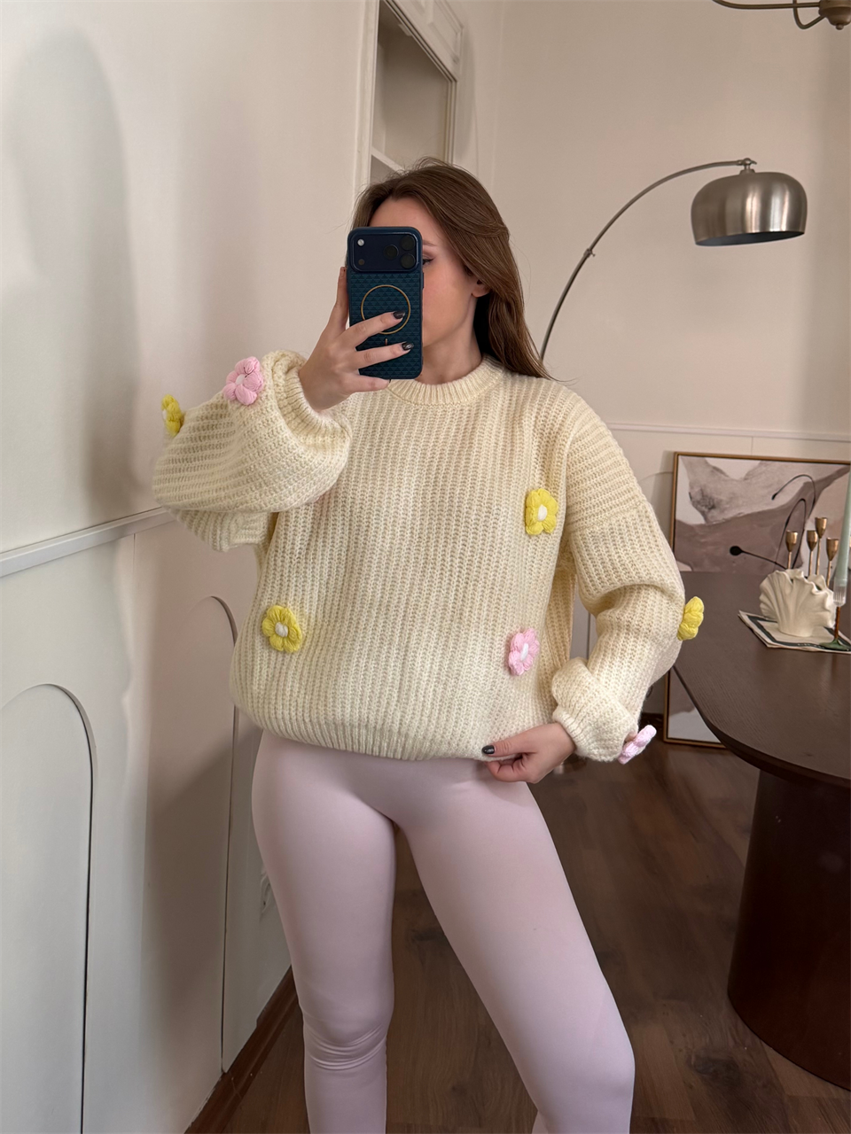 Çiçekli Ekru Triko Kazak