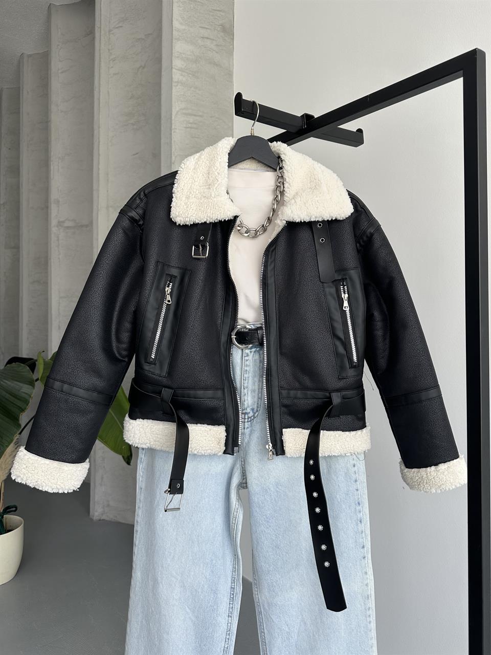 Crop Peluş Yaka Siyah Deri Ceket