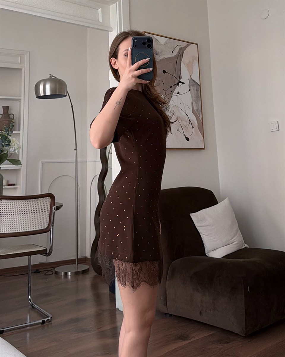 Dantelli Kahverengi Taşlı Elbise