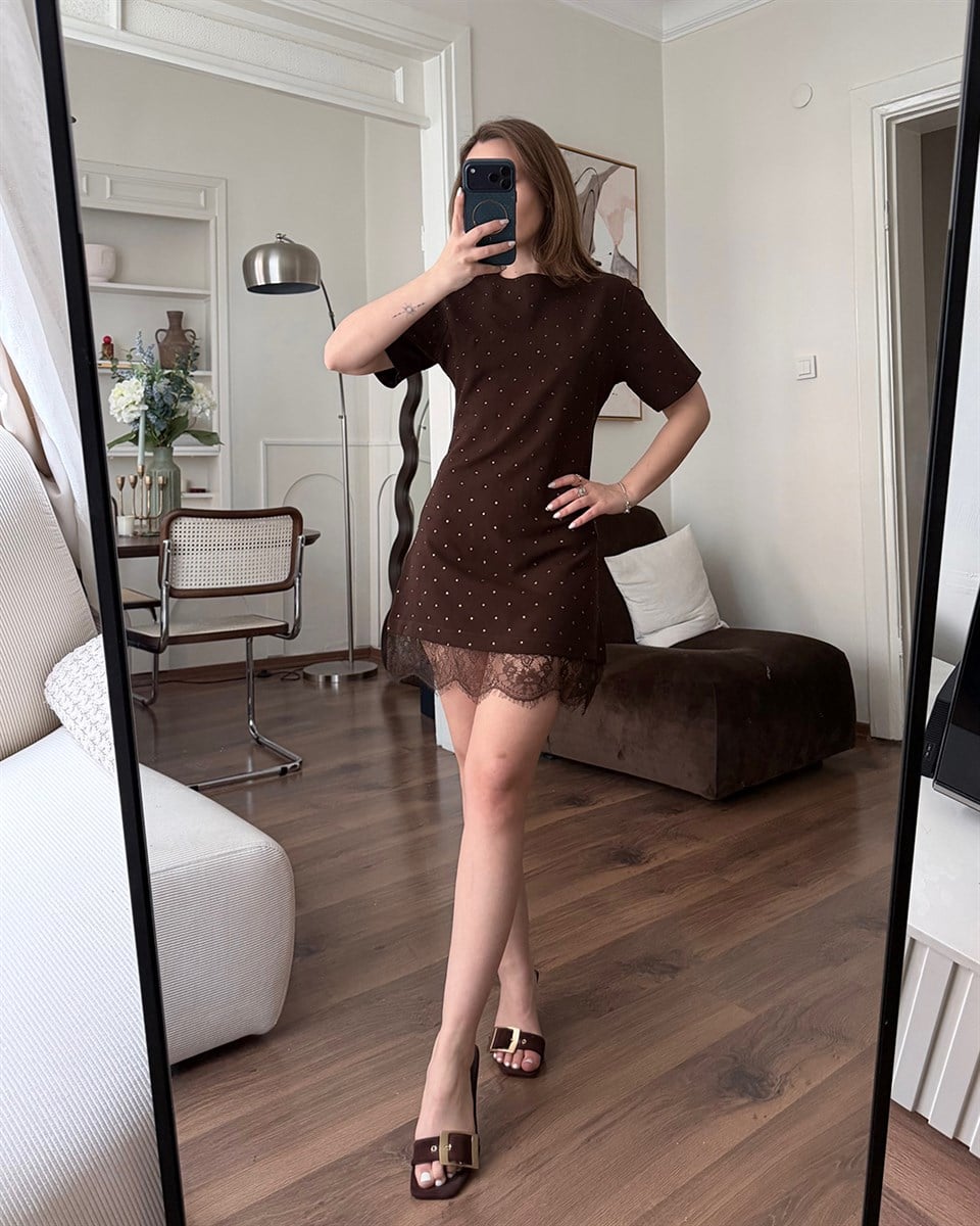 Dantelli Kahverengi Taşlı Elbise