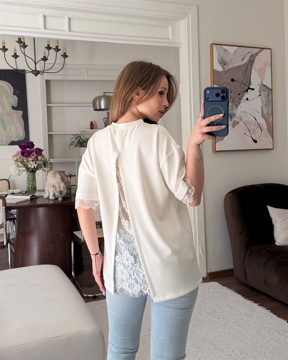 Dantelli Sırt Yırtmaçlı Beyaz Tişört