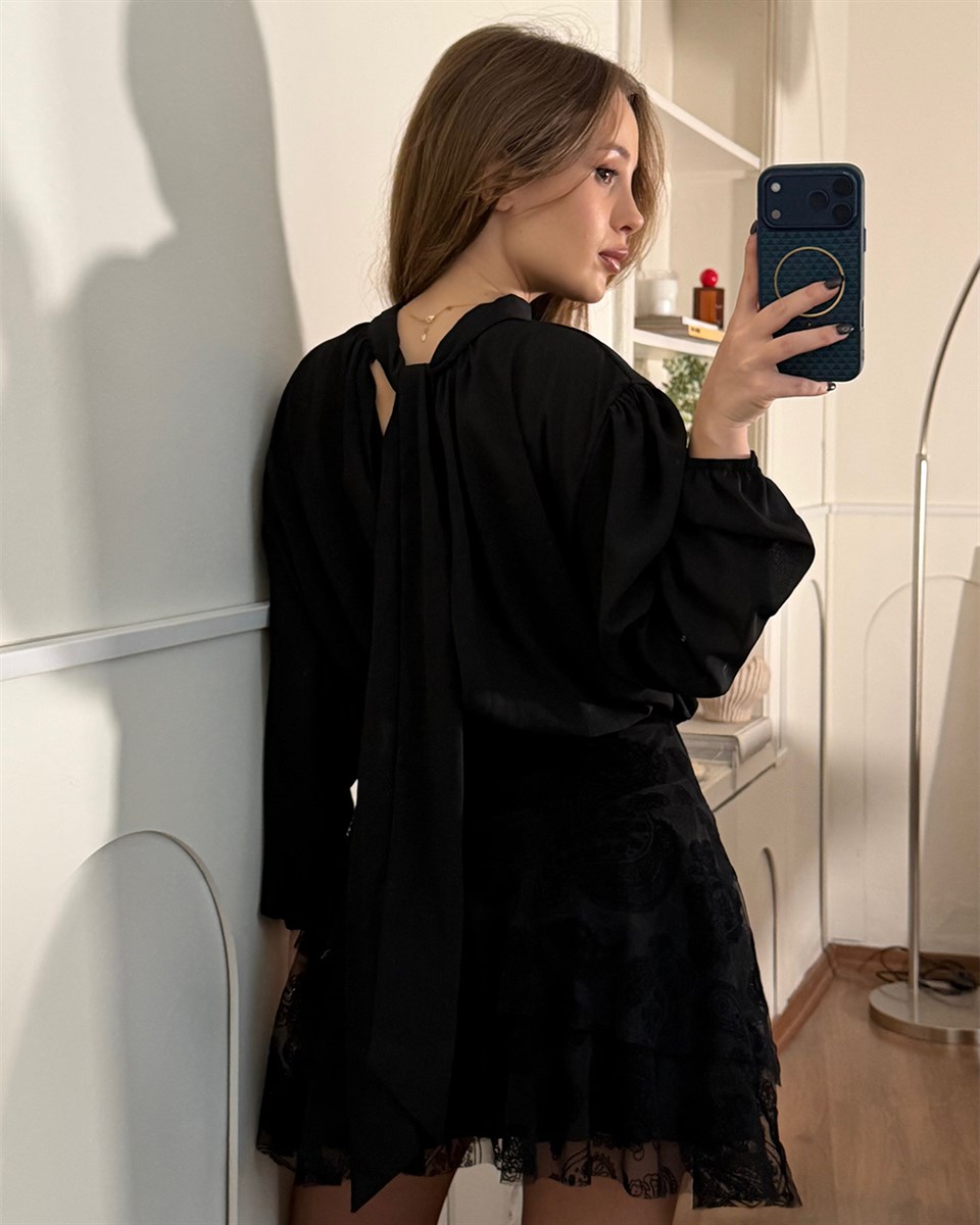 Dantelli Tül Detay Siyah Elbise