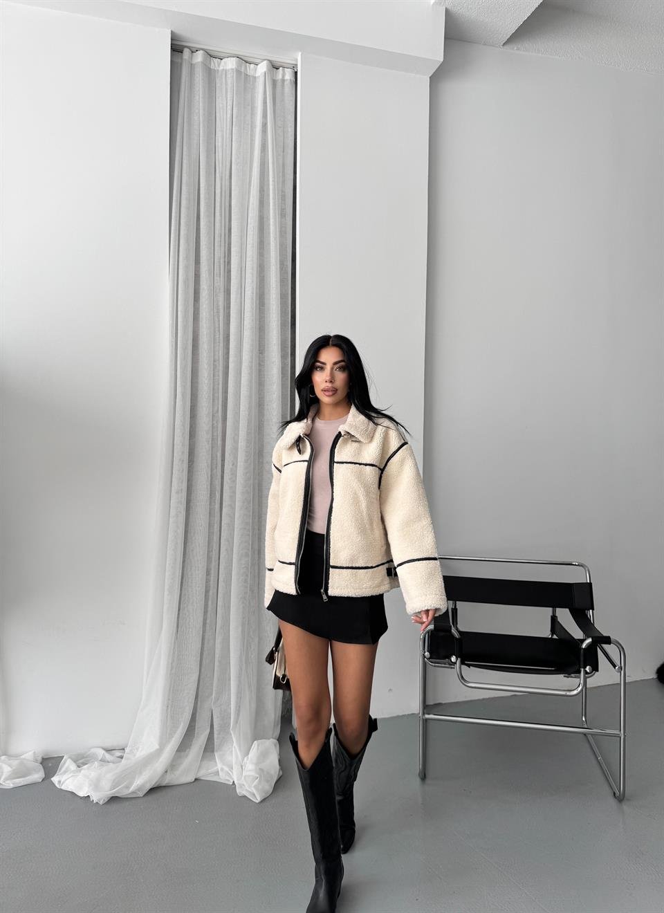 Dolly Siyah Şeritli Ekru Peluş Ceket