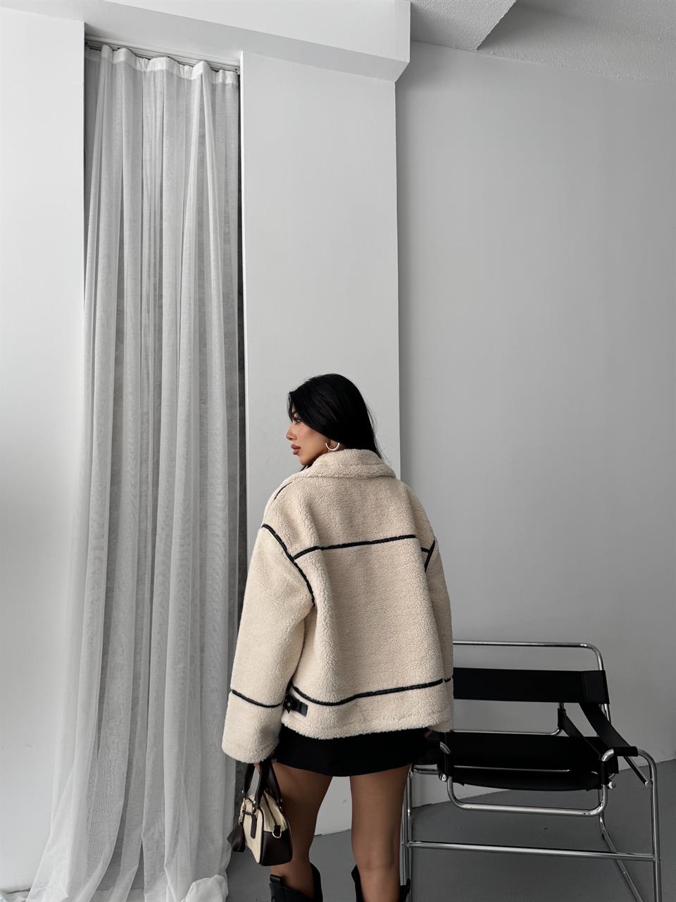 Dolly Siyah Şeritli Ekru Peluş Ceket