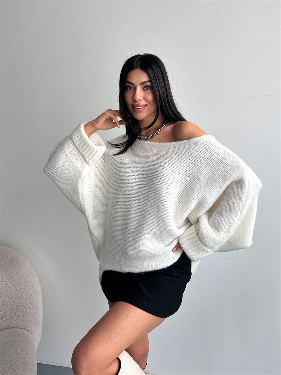 Düşük Omuz Salaş Beyaz Triko Kazak