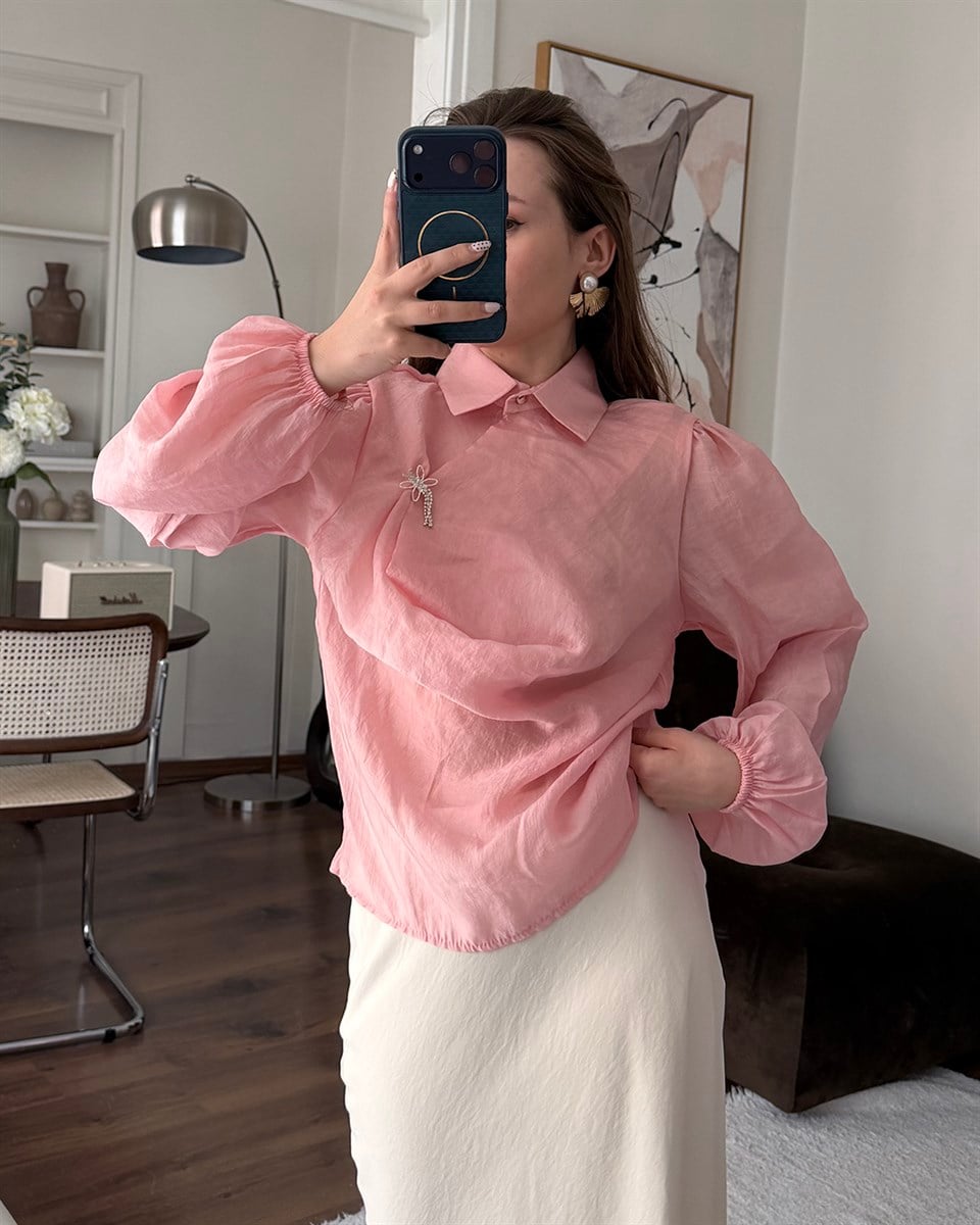 Elora Broş Detaylı Pudra Gömlek Bluz