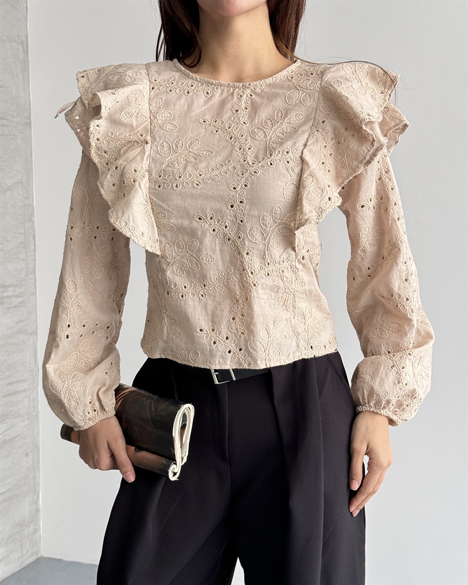 Fisto İşlemeli Bej Gömlek Bluz