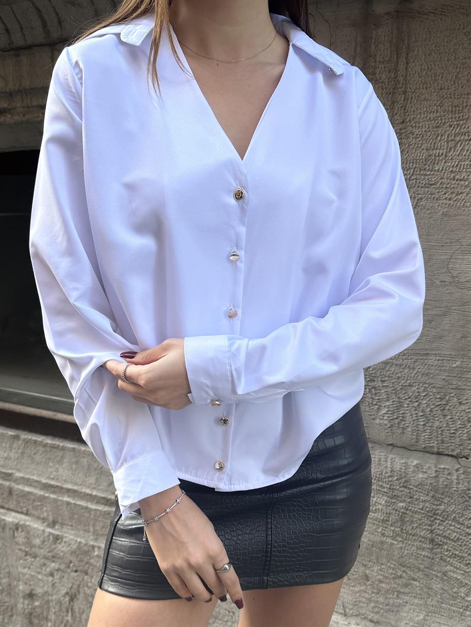 Gold Düğmeli Beyaz Gömlek