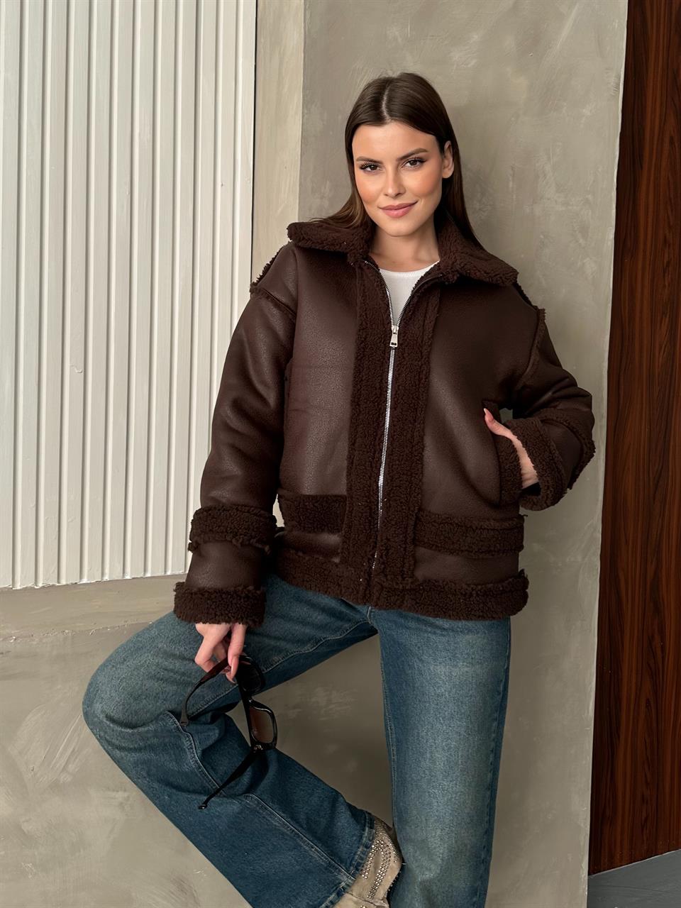 Kahverengi Peluş Deri Kahverengi Mont