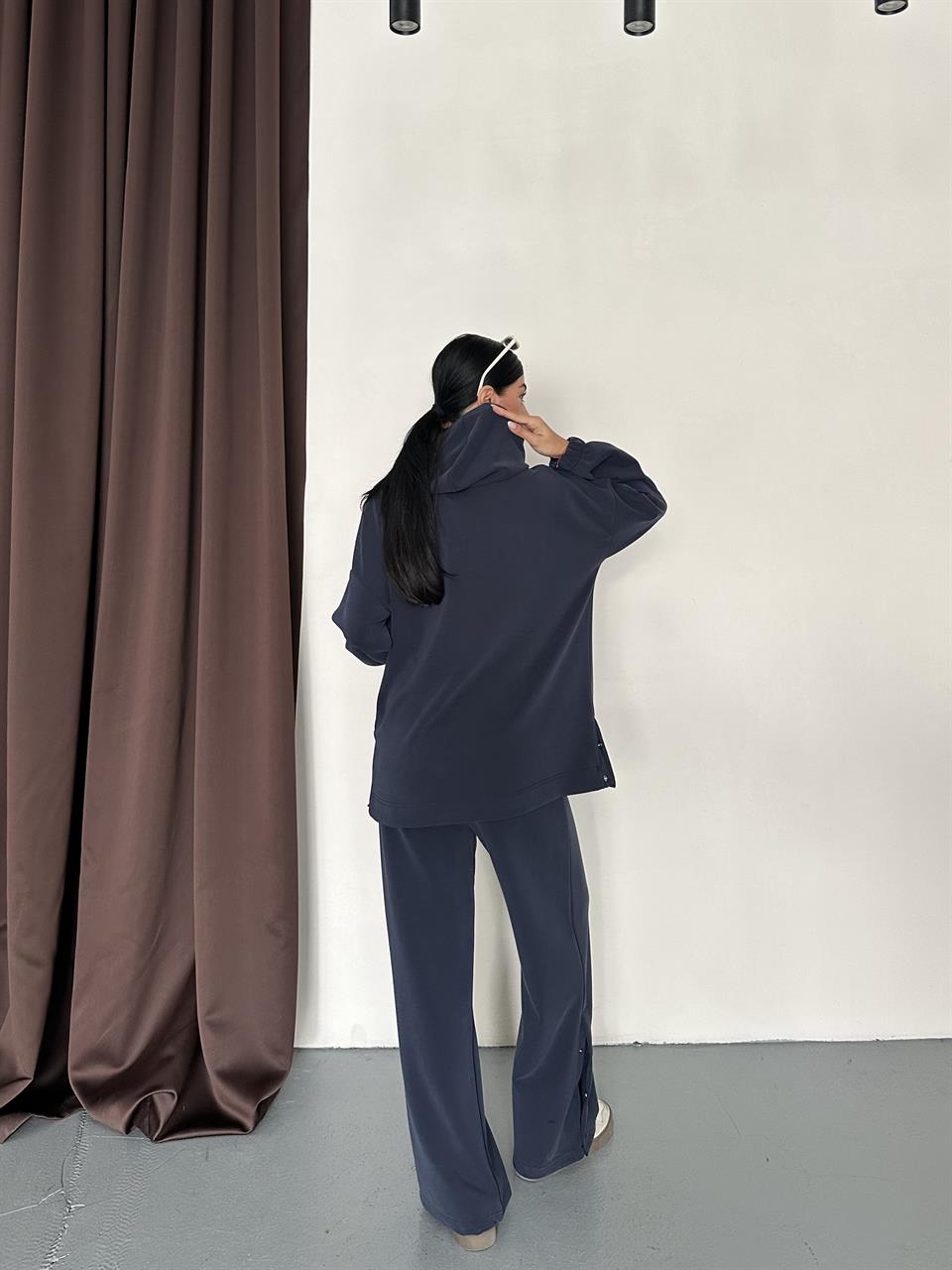 Kapüşonlu Lacivert Çıtçıt Detaylı Eşofman Takımı