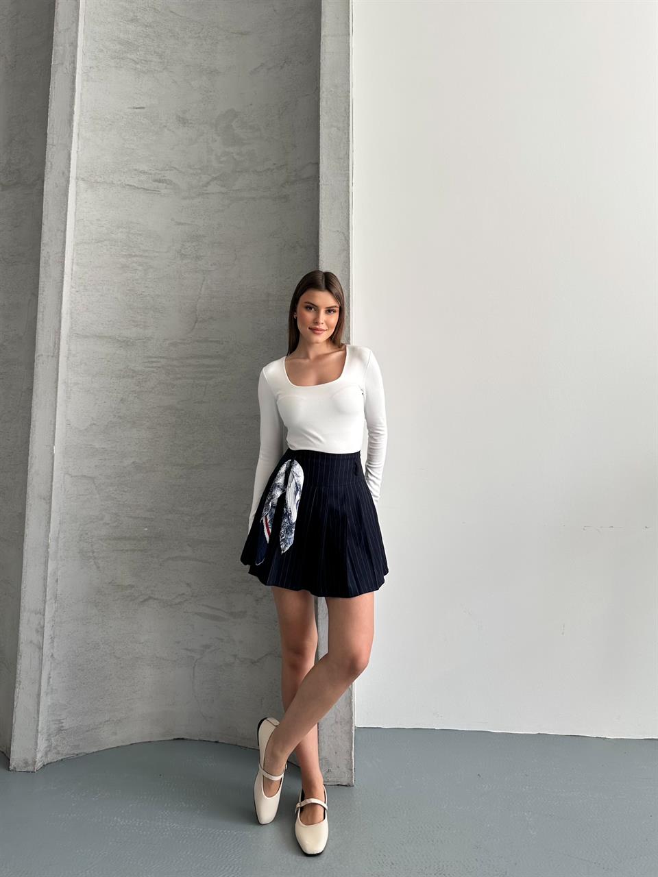 Kare Yaka Beyaz Bluz