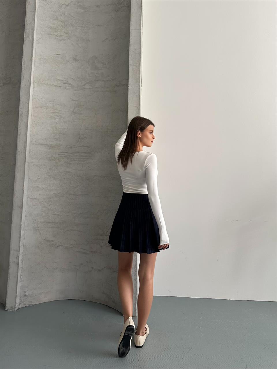 Kare Yaka Beyaz Bluz