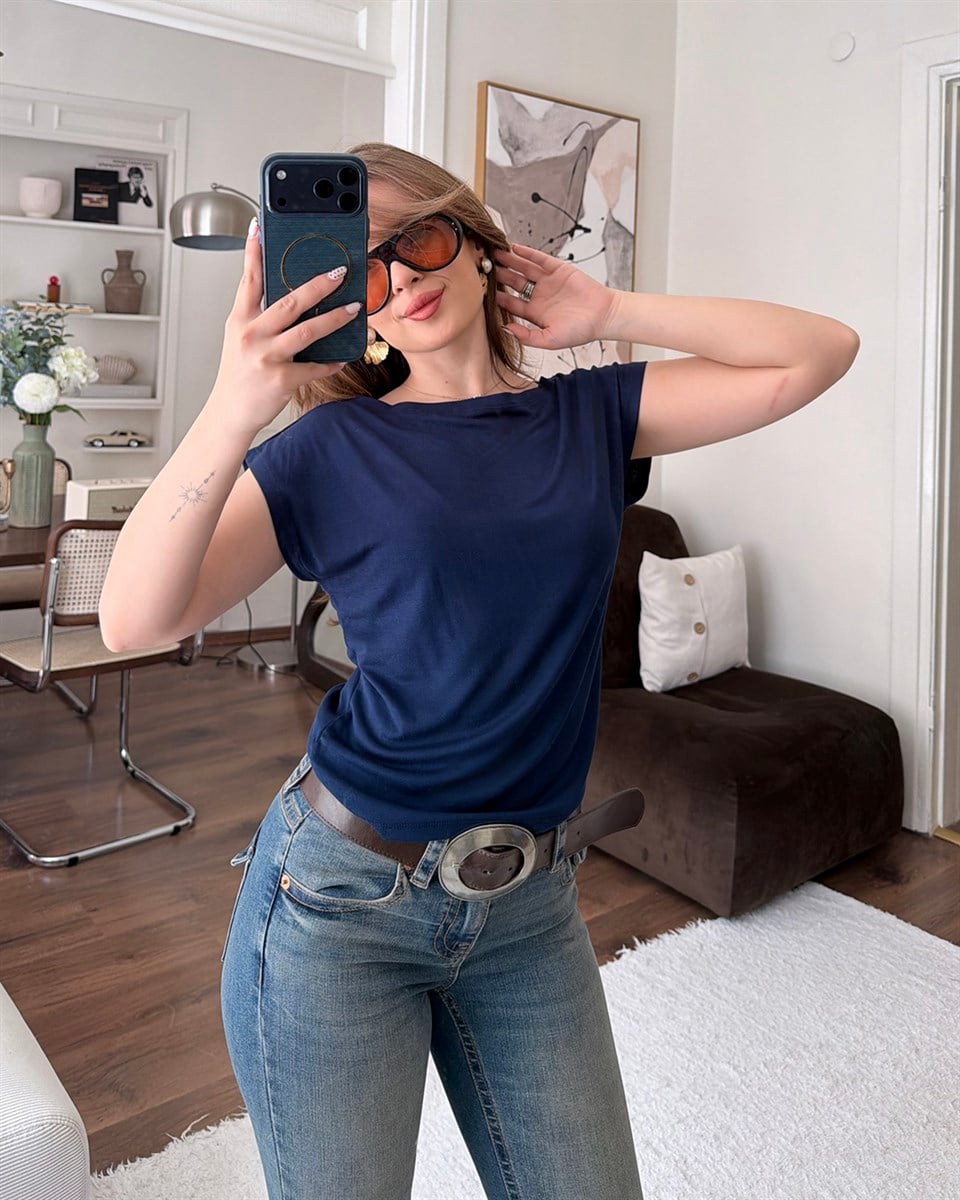 Kayık Yaka Lacivert Bluz