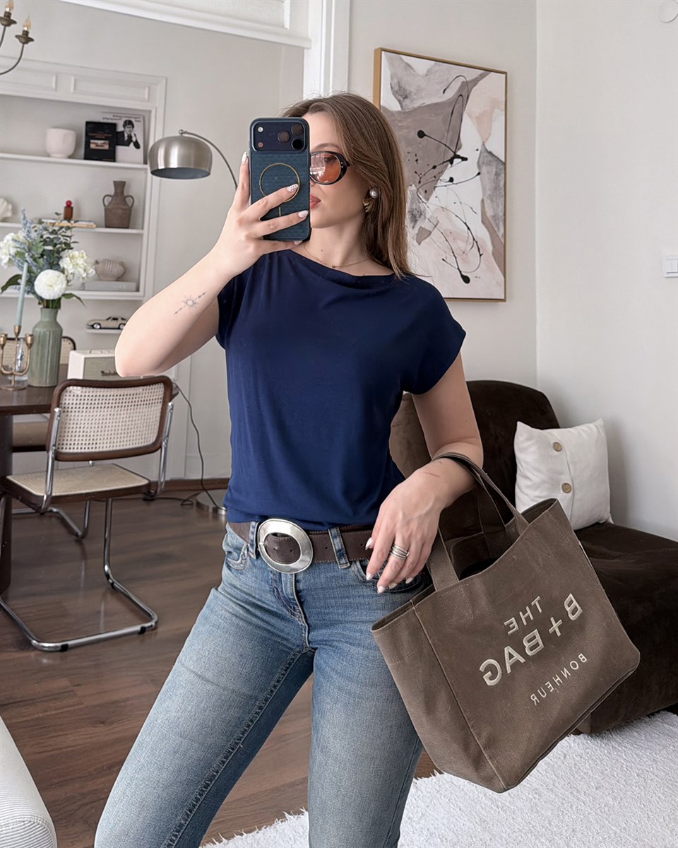 Kayık Yaka Lacivert Bluz