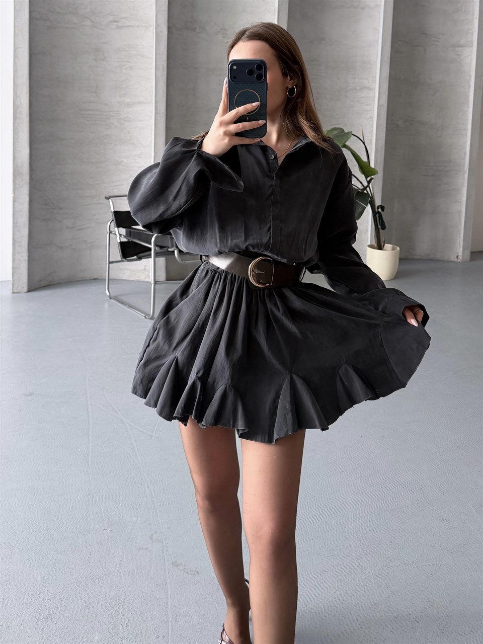 Kemer Detaylı Piliseli Antrasit Mini Elbise