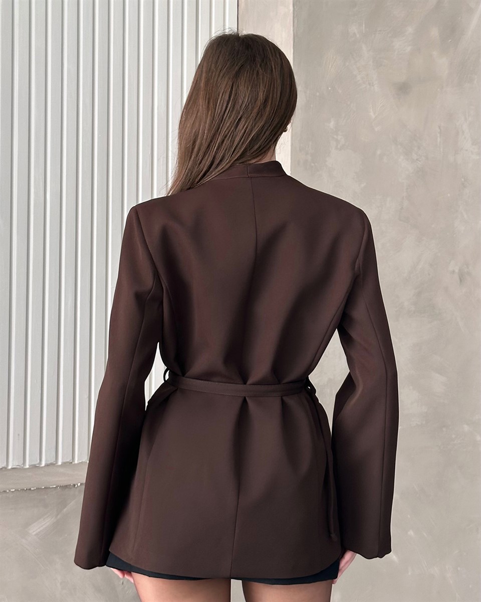 Yakasız Kemerli Kahverengi Blazer Ceket
