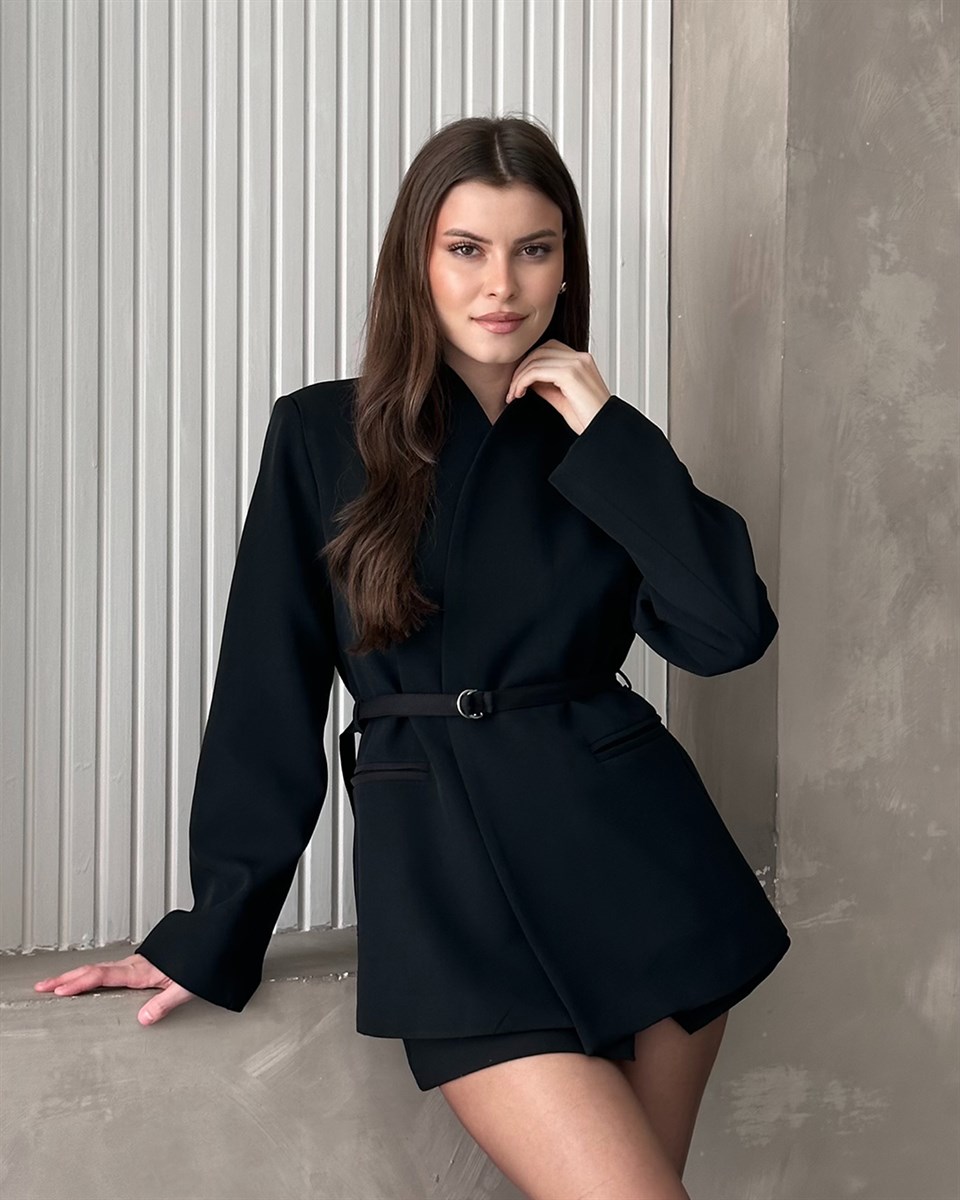 Yakasız Kemerli Siyah Blazer Ceket