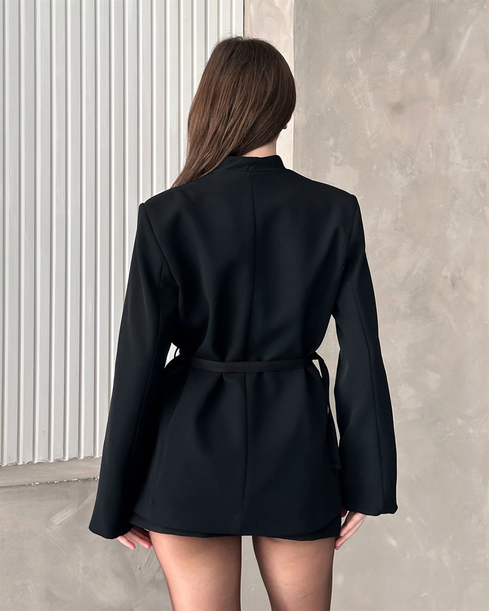 Yakasız Kemerli Siyah Blazer Ceket