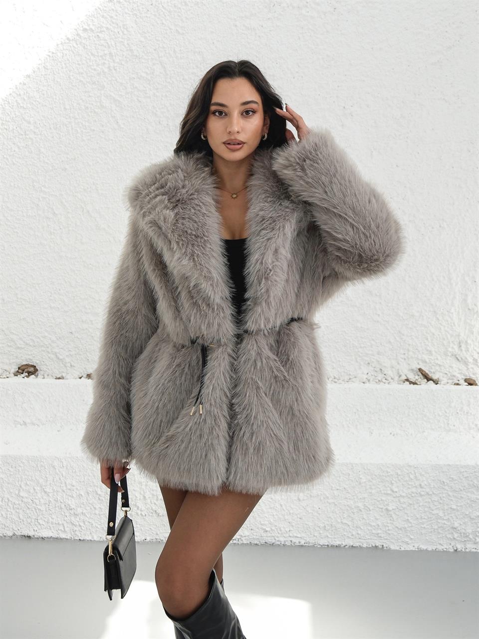 Kemerli Uzun Gri Kürk Kaban