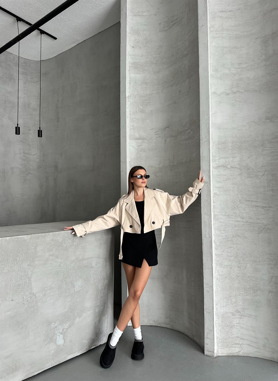 Kruvaze Kesim Crop Kemerli Taş Trençkot