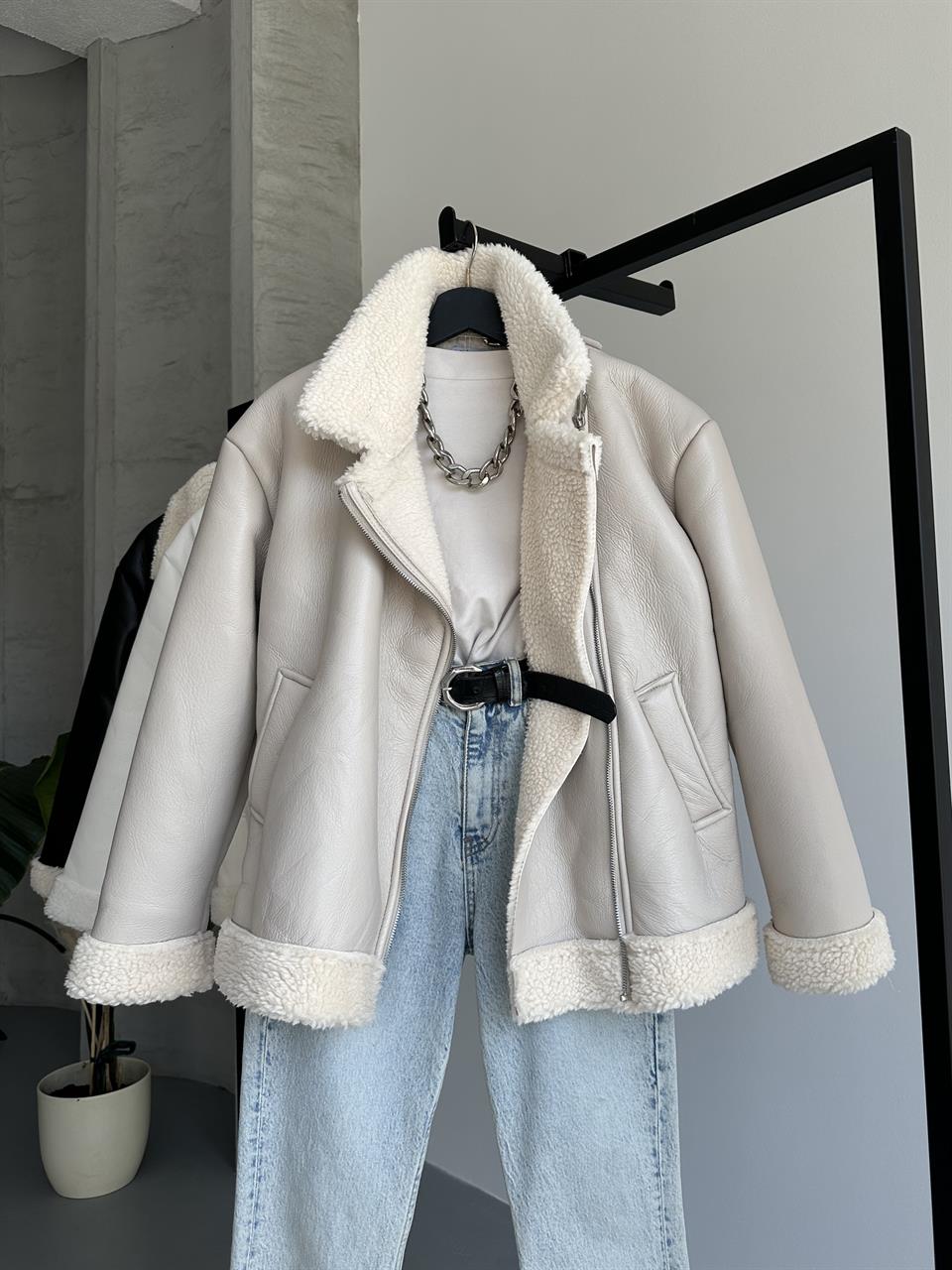 Kruvaze Yaka Taş Deri Ceket