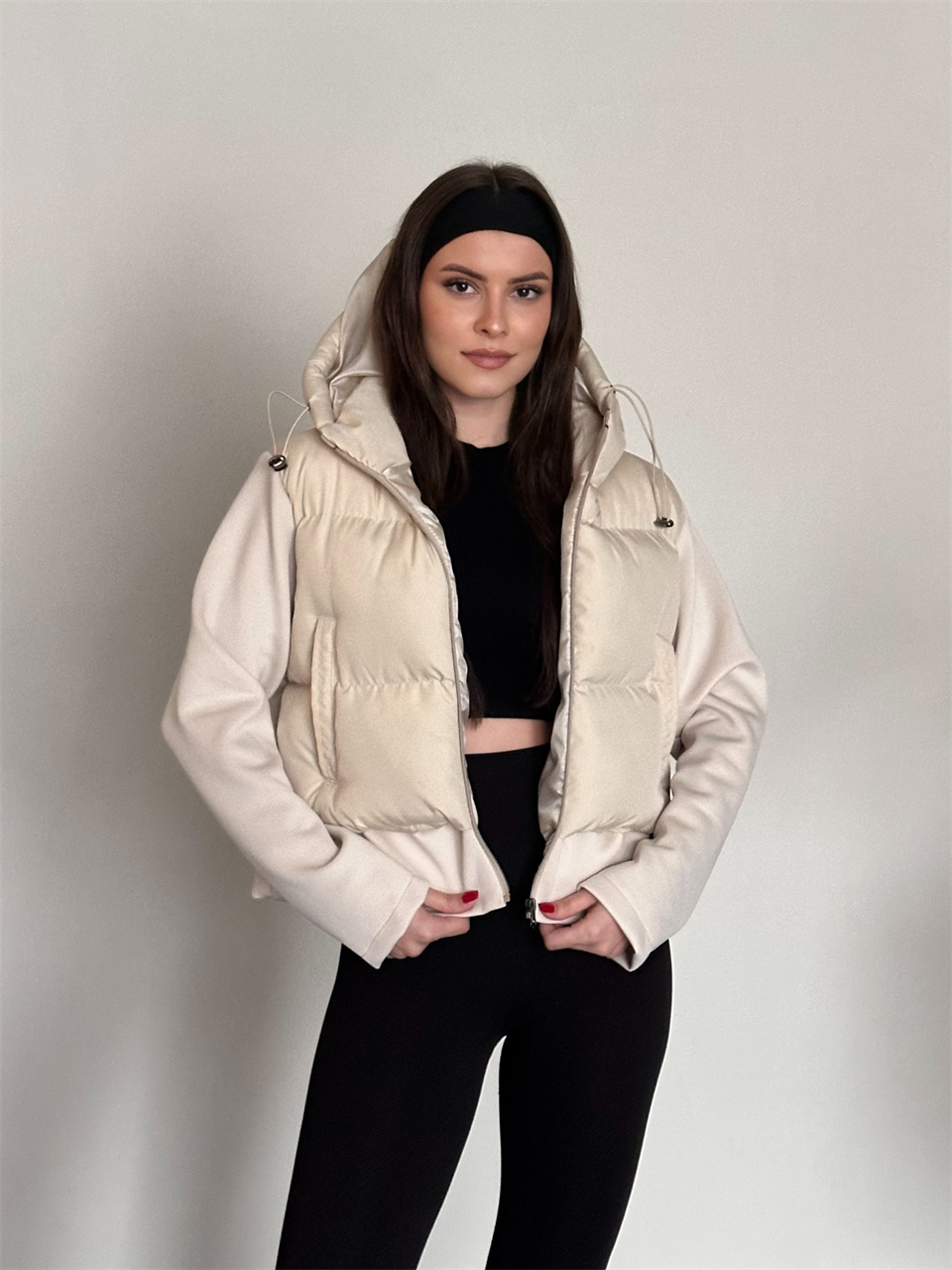 Kumaş Kol Kapüşonlu Taş Şişme Mont