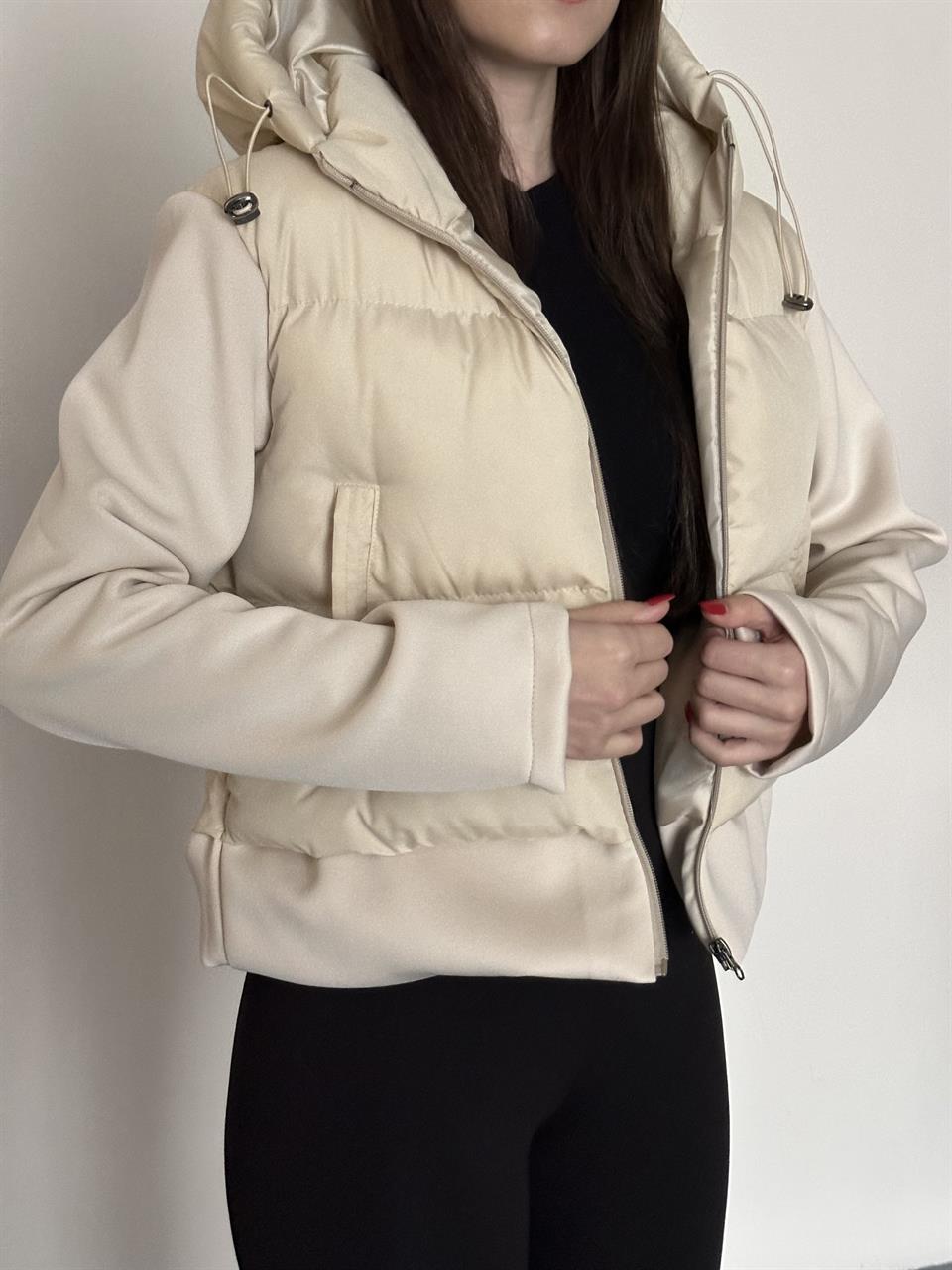 Kumaş Kol Kapüşonlu Taş Şişme Mont