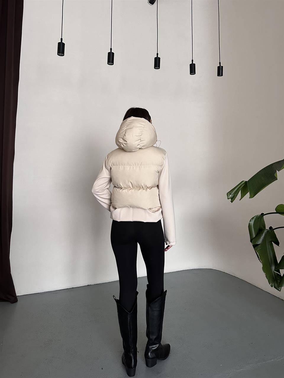 Kumaş Kol Kapüşonlu Taş Şişme Mont