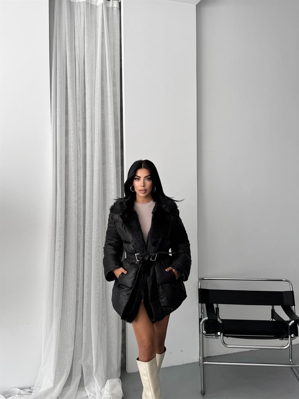 Kürk Detaylı Kemerli Şişme Siyah Mont