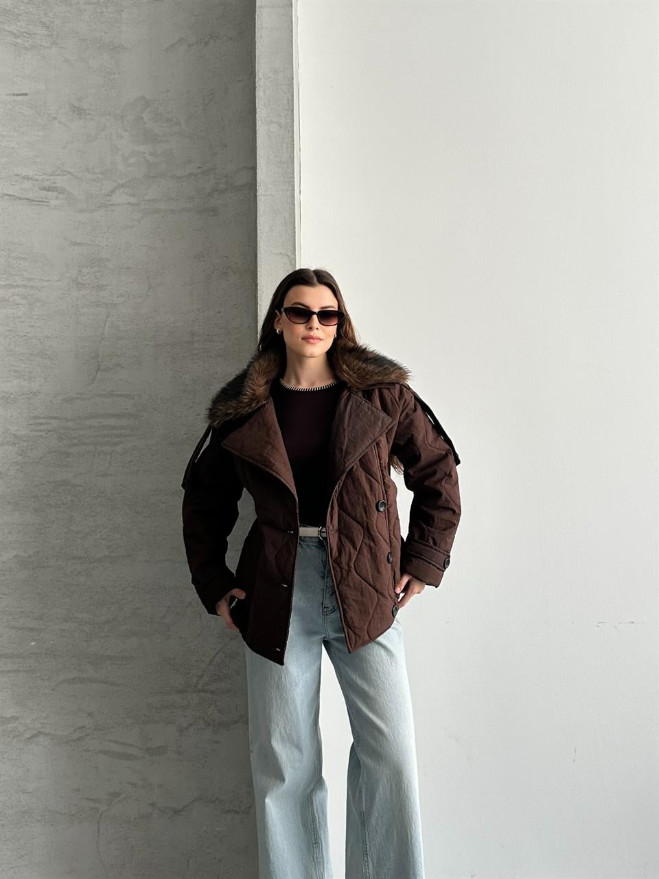 Kürk Yaka Kapitone Kahverengi Mont