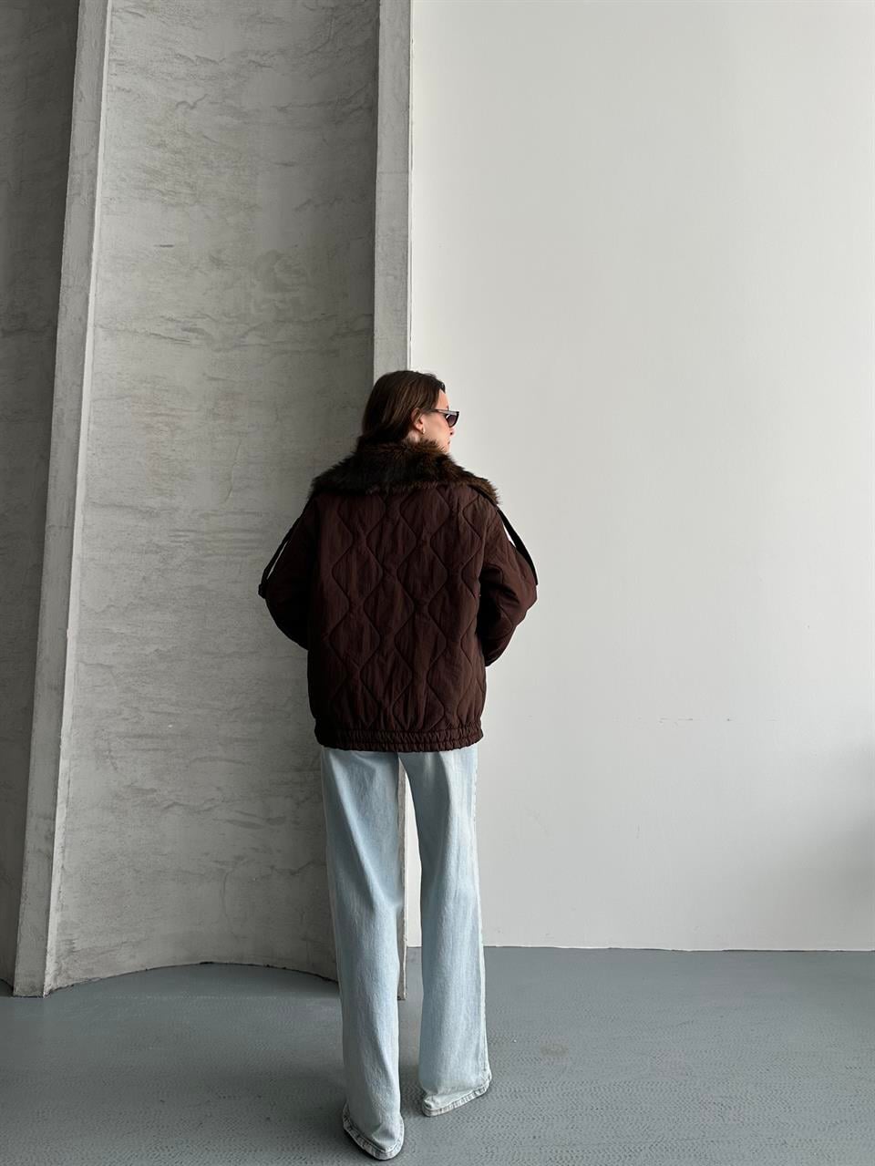 Kürk Yaka Kapitone Kahverengi Mont