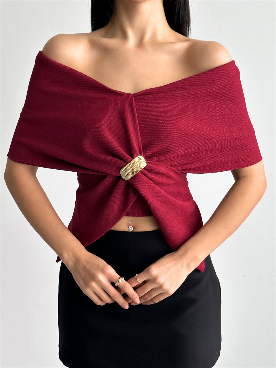 Madonna Yaka Gold Tokalı Bordo Bluz