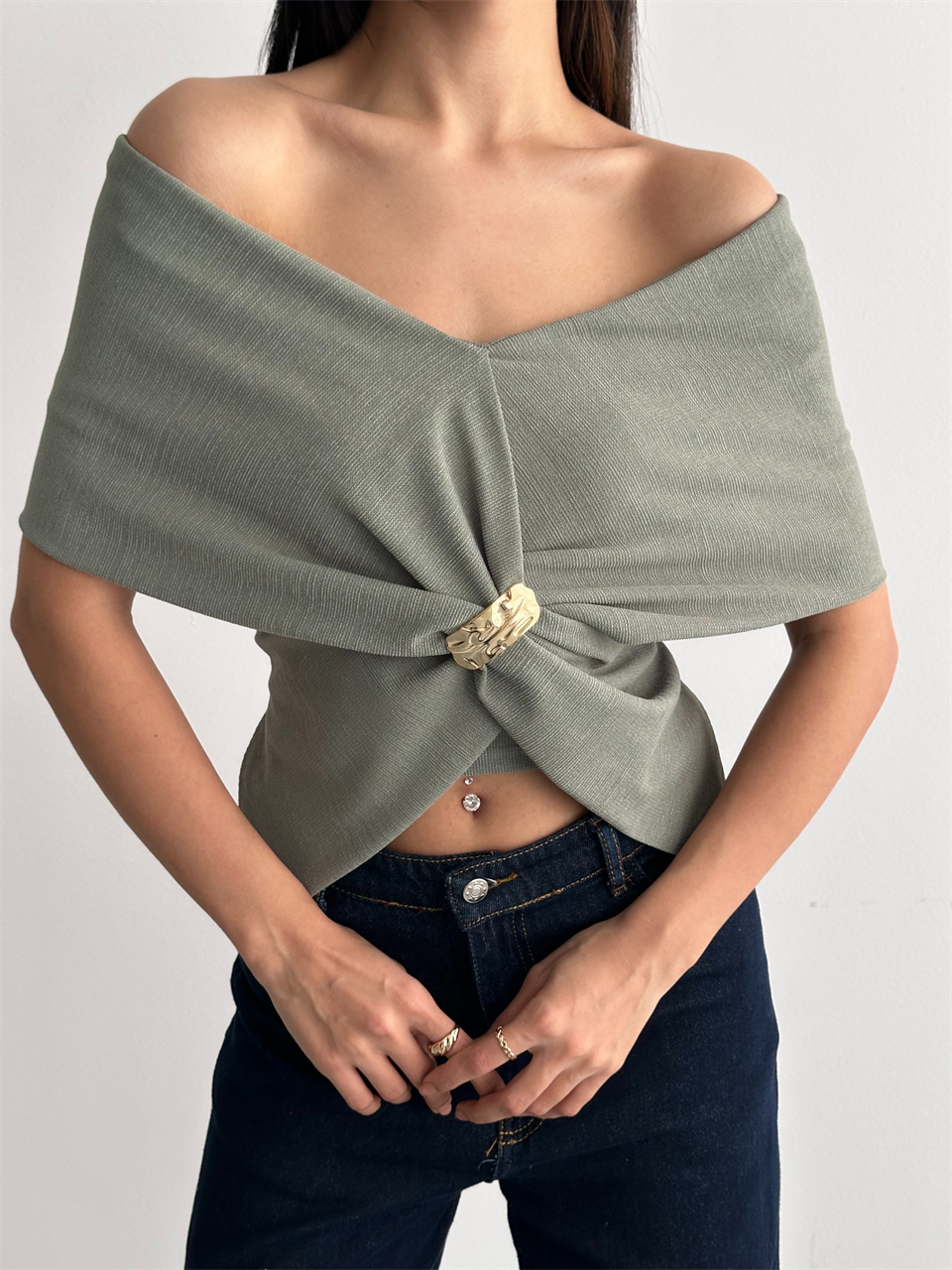 Madonna Yaka Gold Tokalı Haki Bluz