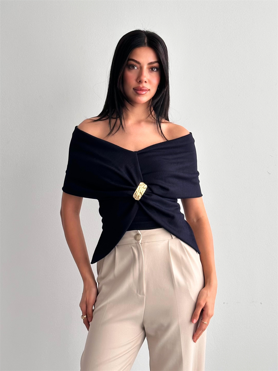 Madonna Yaka Gold Tokalı Lacivert Bluz