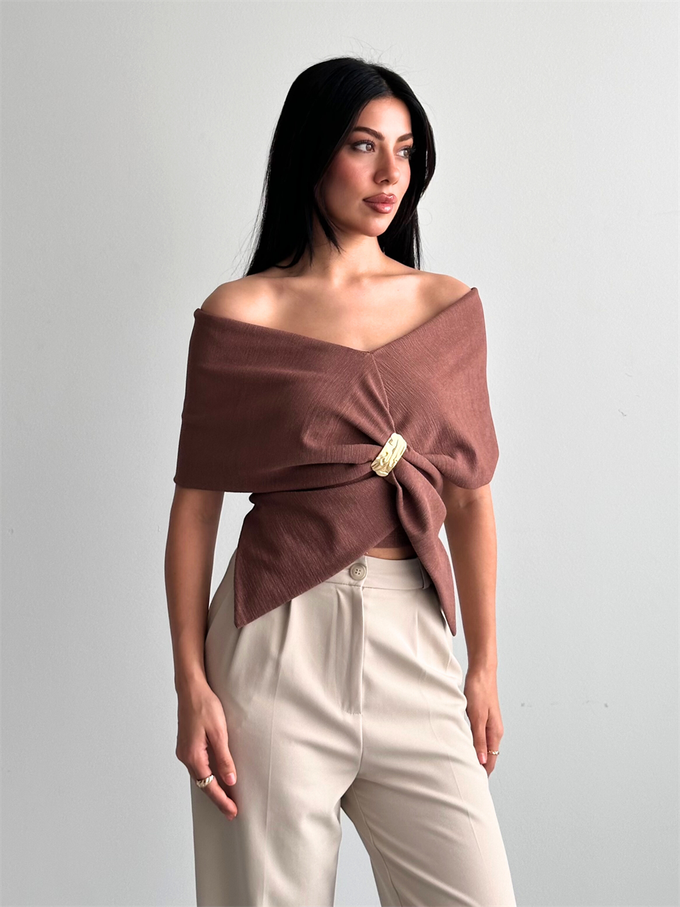 Madonna Yaka Gold Tokalı Vizon Bluz