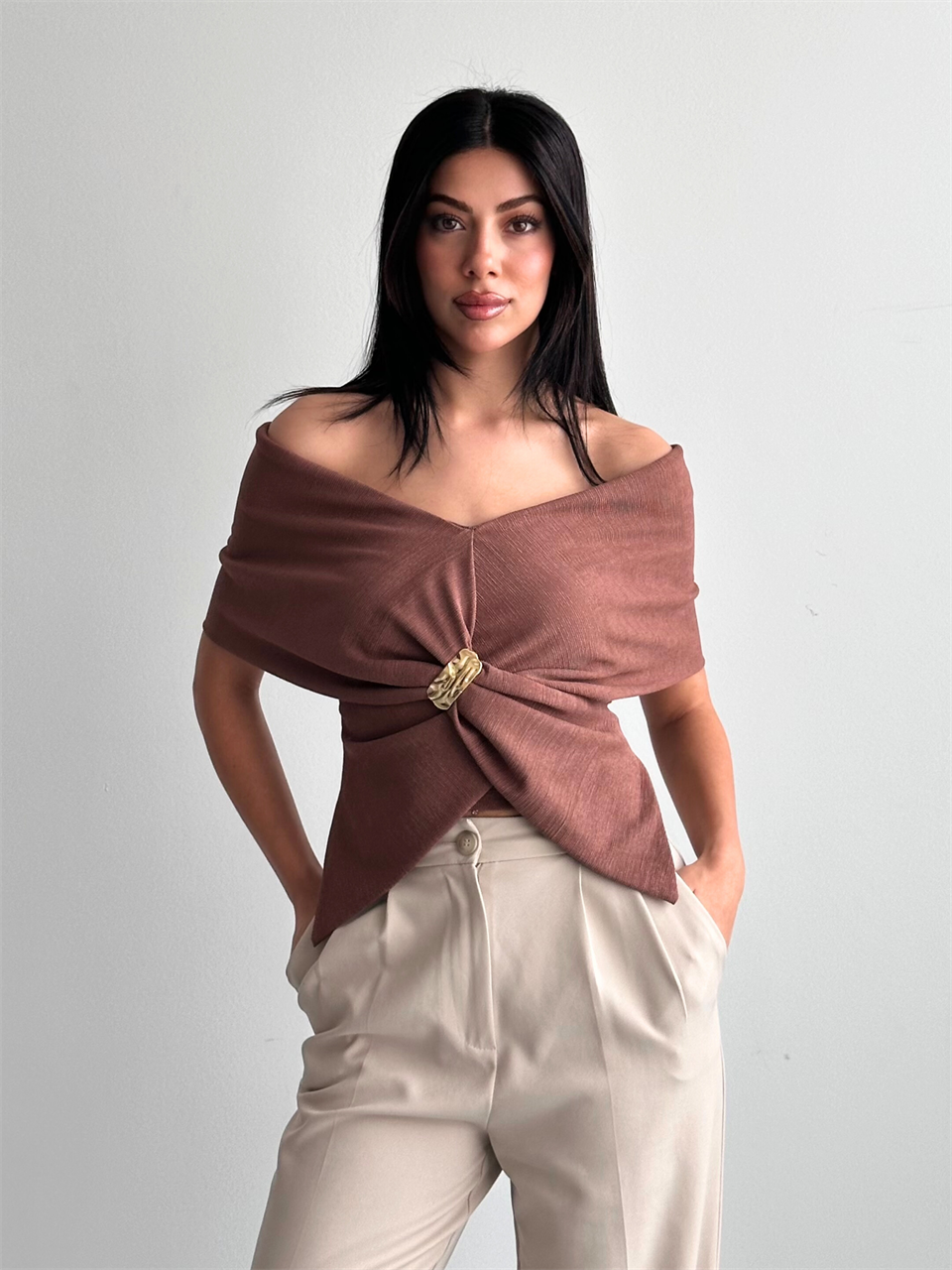 Madonna Yaka Gold Tokalı Vizon Bluz