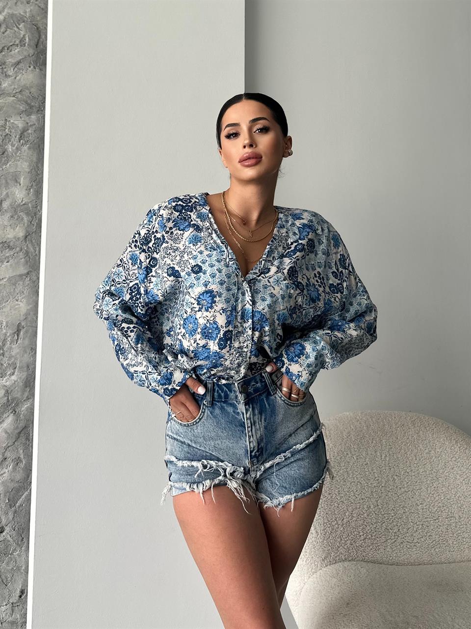 Mavi Çiçek Desenli Gömlek